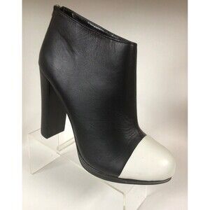 VICTORIA'S SECRET Black w/White Cap Toe Ankle Platform Booties (Size 8 B)